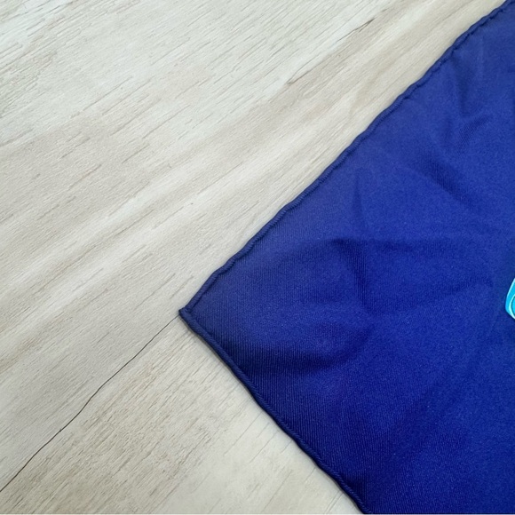 Hermes Silk Carre Scarf ‘Chapeau’ by Annie Favre scarf Wrap Classic blue - Picture 4 of 11